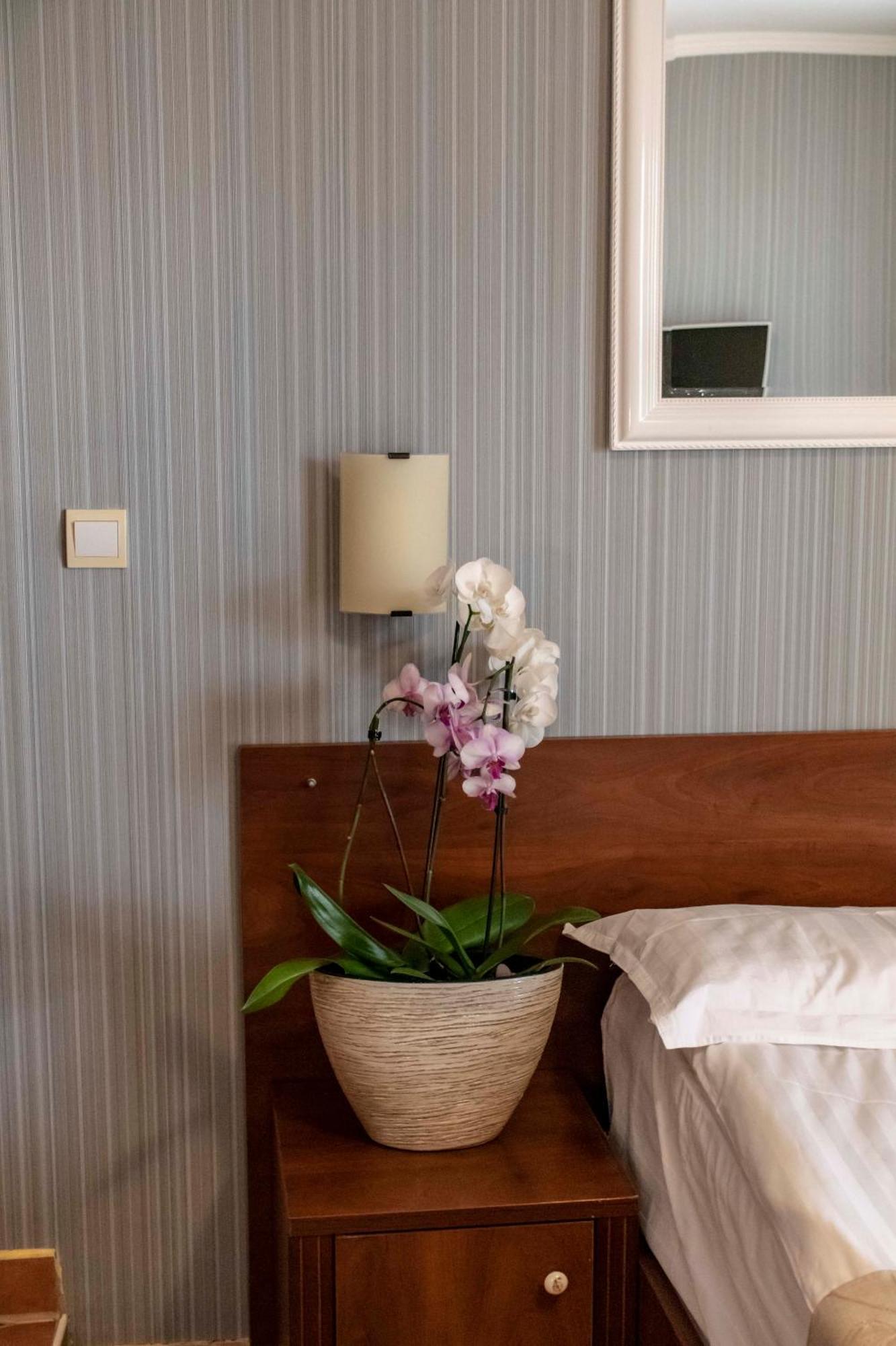 Mali Hotel Porat Budva Exterior photo